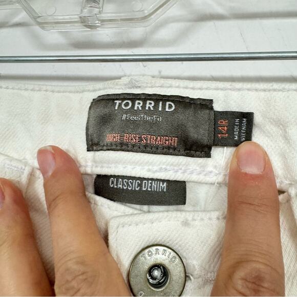 Torrid White High Rise Straight Leg Jeans Womens 14 Distressed Raw Hem Denim - Picture 13 of 13